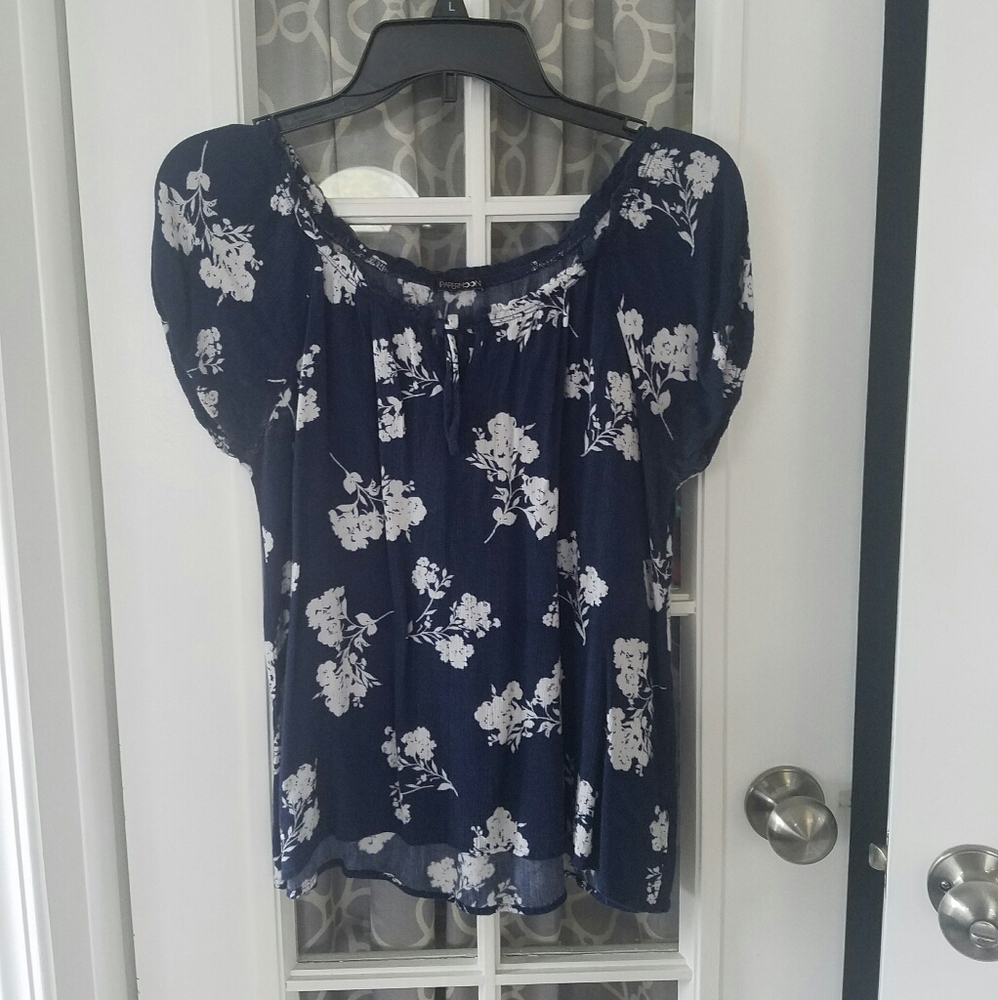 2 for $12 💜 Navy floral top